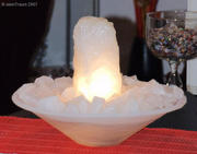 Brunnen mit Bergkristall Chips und Brunnenstein